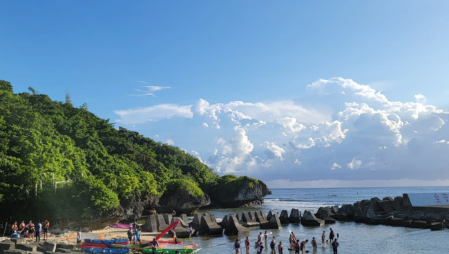 8月5日，在台湾离岛小琉球水域游玩的游客美媒图